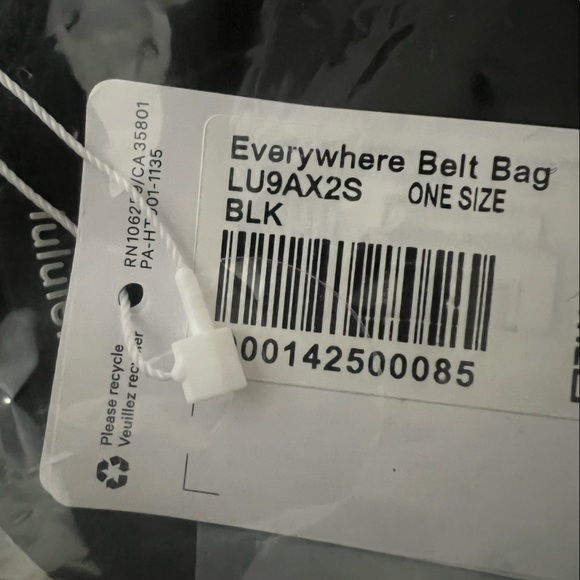 Lululemon Everywhere Belt Bag | 1L | Black | NWT - Picture 7 of 7